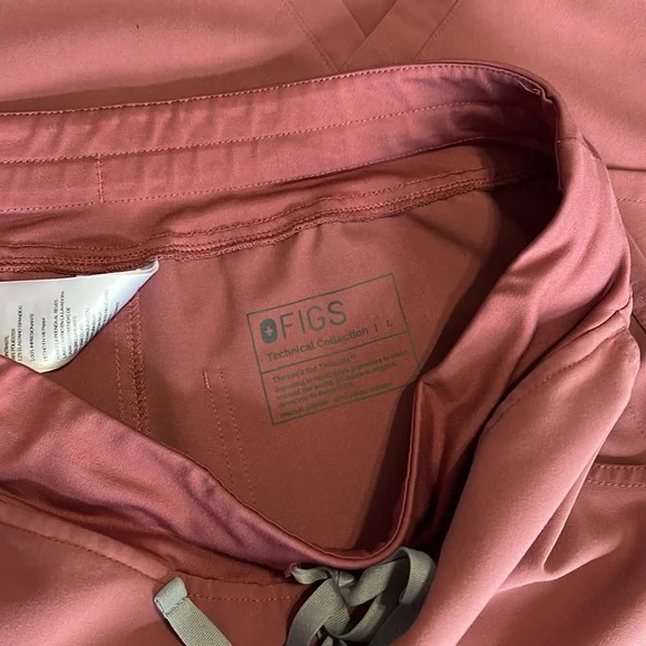 FIGS scrub set -yola pants -slim catalina one pocket top - Picture 4 of 8